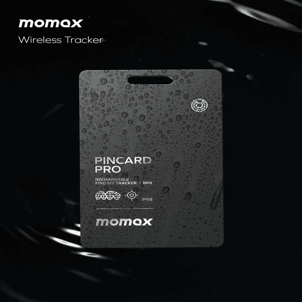 Momax wireless tracker packaging with water droplets on a dark background
