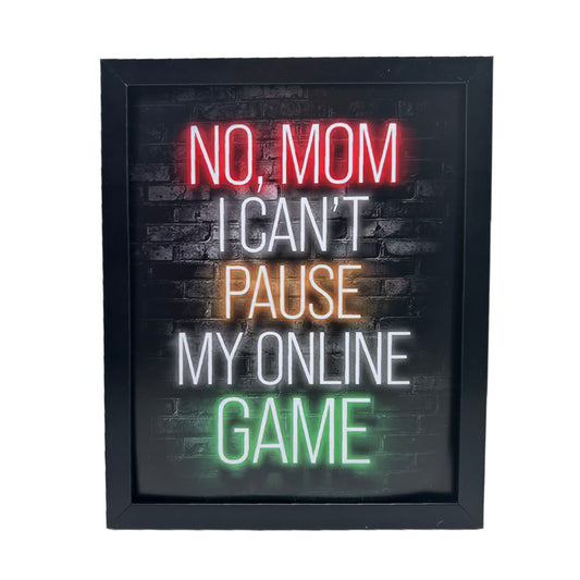 لوحة فنية جدارية لألعاب النيون النابضة بالحياة مع إطار - "لا، أمي، لا أستطيع إيقاف لعبتي على الإنترنت مؤقتًا"