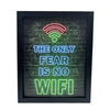 لوحة فنية جدارية لألعاب النيون النابضة بالحياة مع إطار - "الخوف الوحيد هو عدم وجود شبكة WiFi"